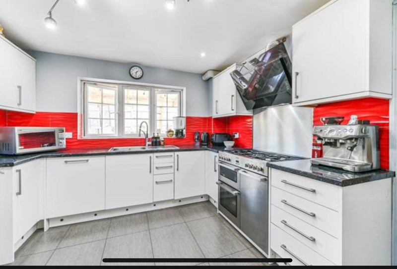 Photo 1: Kitchen