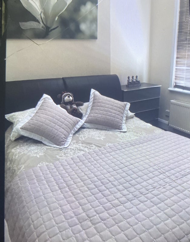 Photo 1: Large Double bedroom 