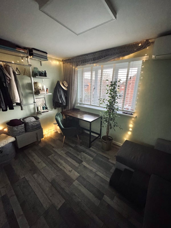 Photo 1: Room view 1