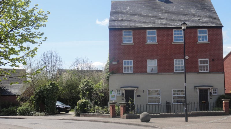 Photo 1: Large plot to side of property offering  lots of private parking