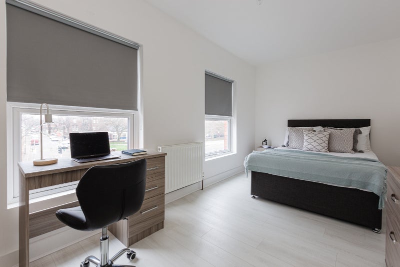Photo 5: Bedroom