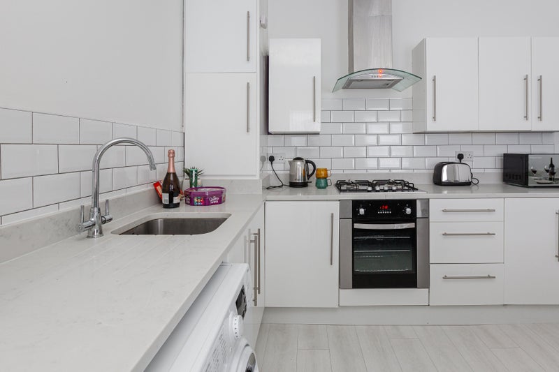 Photo 3: Kitchen
