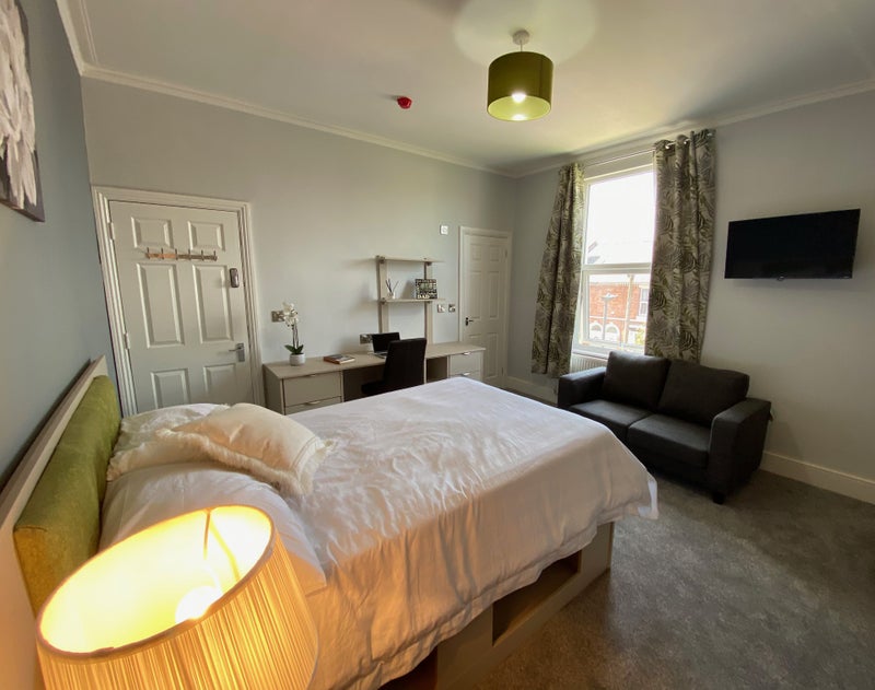 Photo 1: Room 5
