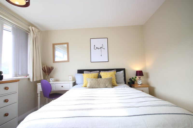 Photo 2: Room 4 - LET AGREED