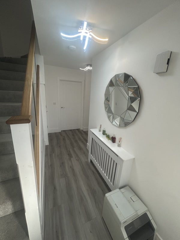 Photo 6: Ground floor foyer
