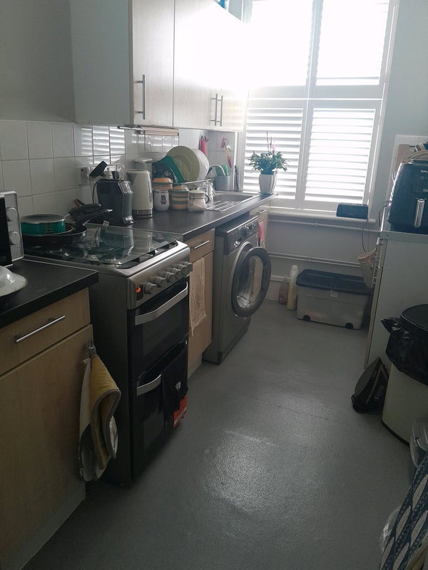 Photo 1: Kitchen
