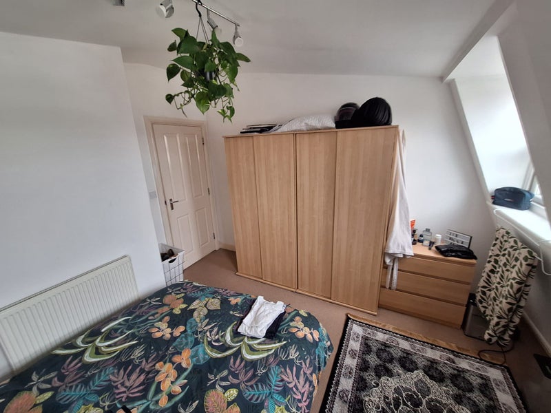 Photo 3: ROOM 1