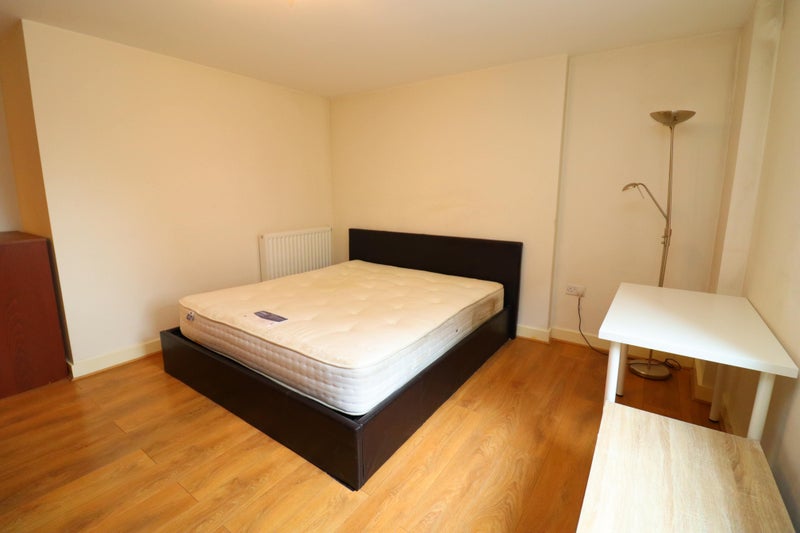 Photo 6: Room D