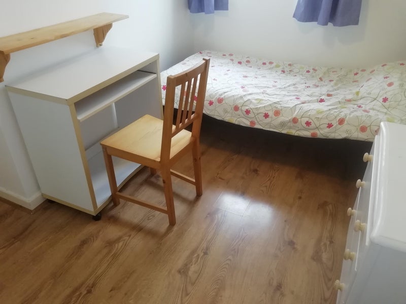 Photo 1: The single room