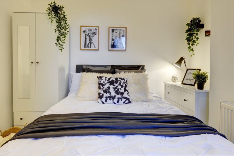Photo 1: Room 2 - 490 PCM