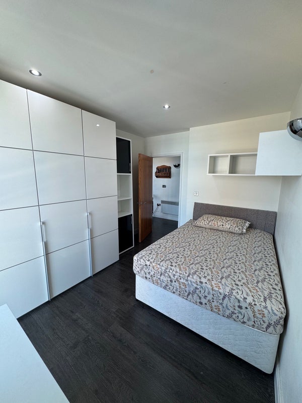 Photo 1: Lots of storage space