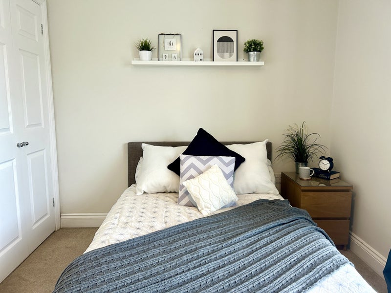 Photo 1: Double en-suite room