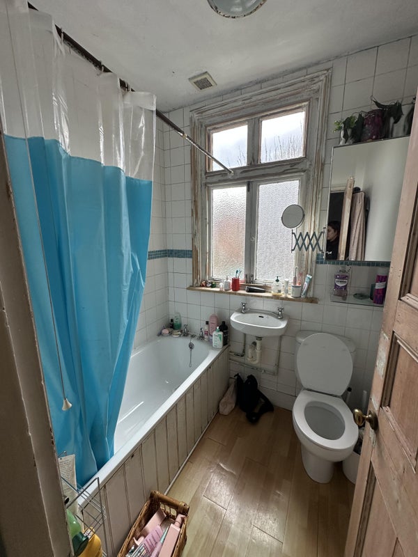 Photo 6: Shared bathroom