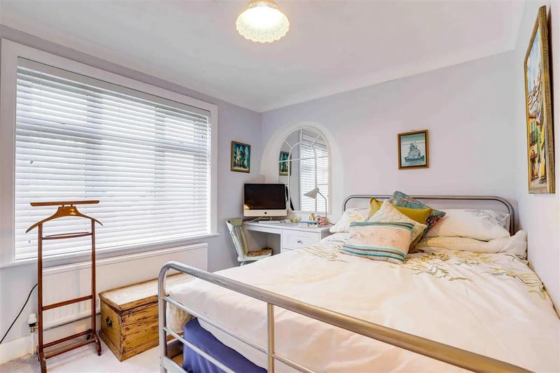 Photo 1: Large Double Room