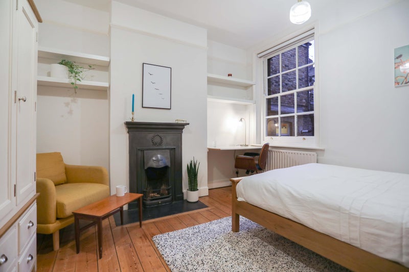 Photo 1: Room 2 £1,360 Available 1 October