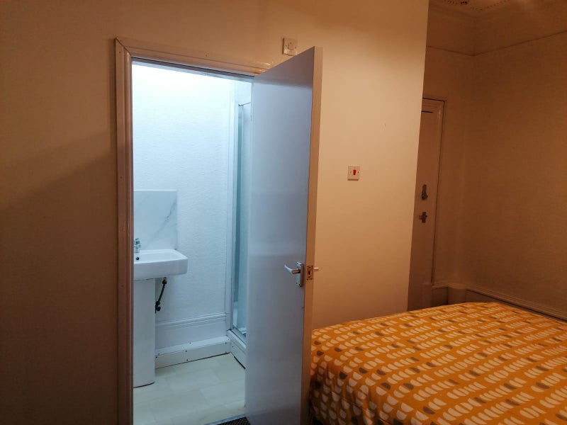 Photo 6: Ensuite toilet
