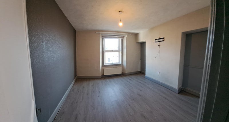 Photo 5: Bedroom