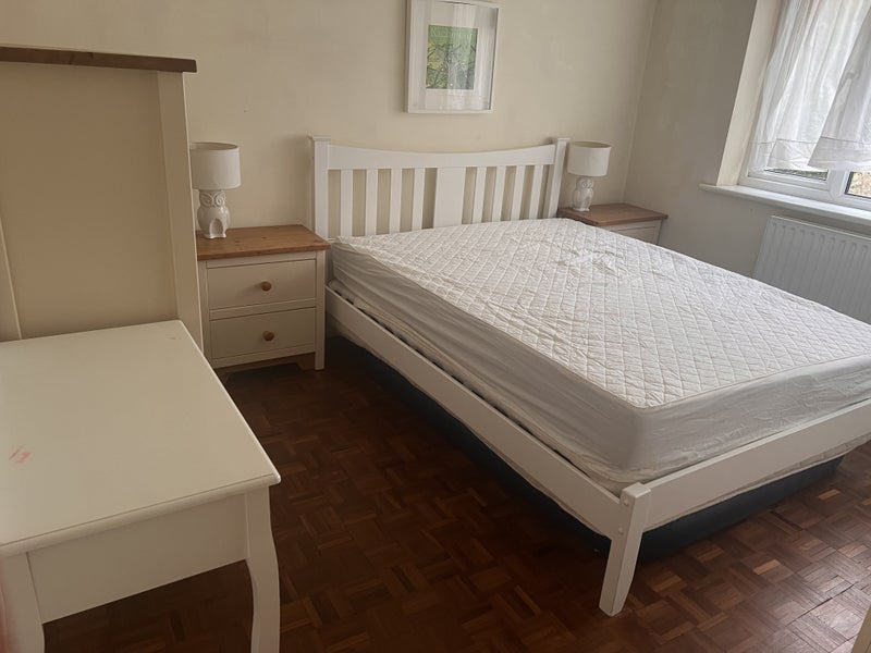 Photo 4: Room 2