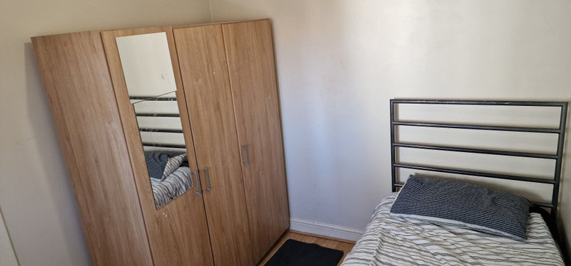 Photo 1: Single room