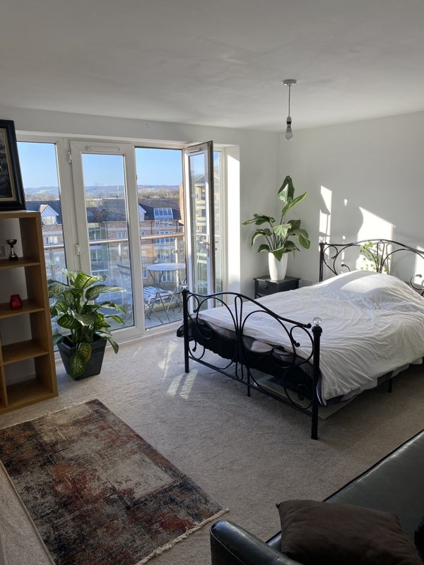 Photo 1: Double en-suite with balcony