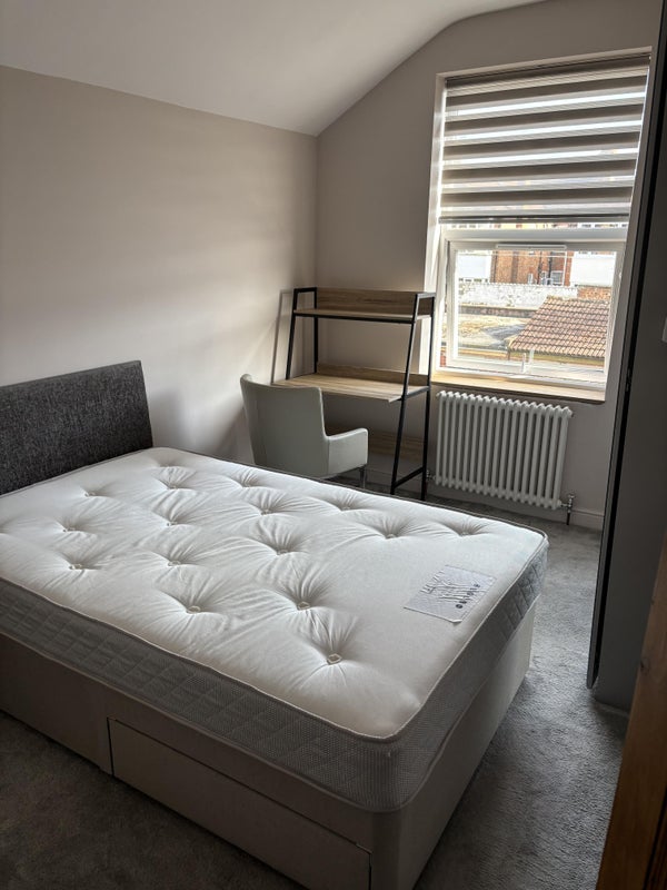 Photo 1:  Bedroom