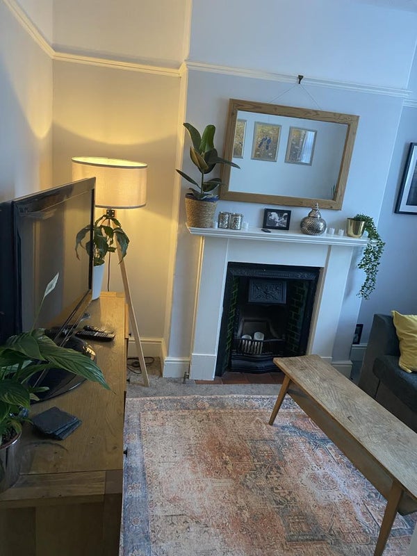Photo 3: Lounge
