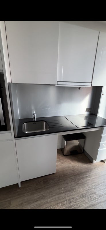Photo 5: Kitchen 