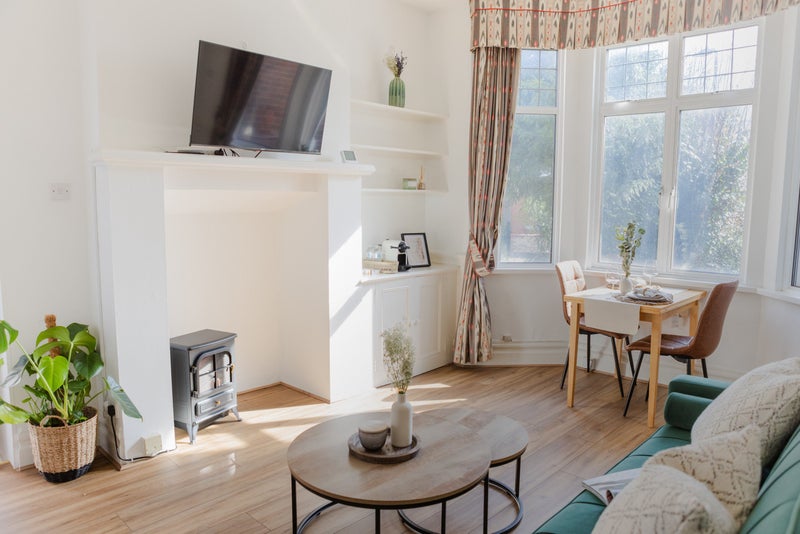 Photo 1: Living room (sofa bed) 