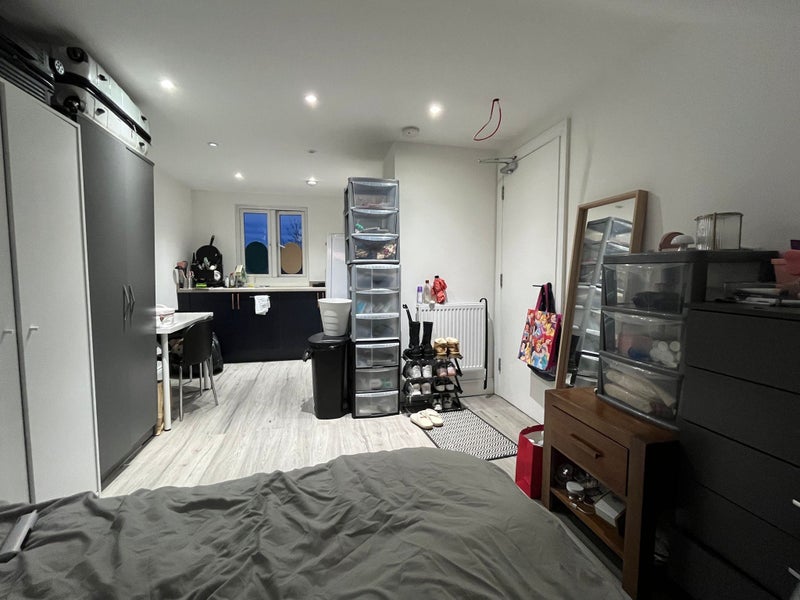 Photo 2: 