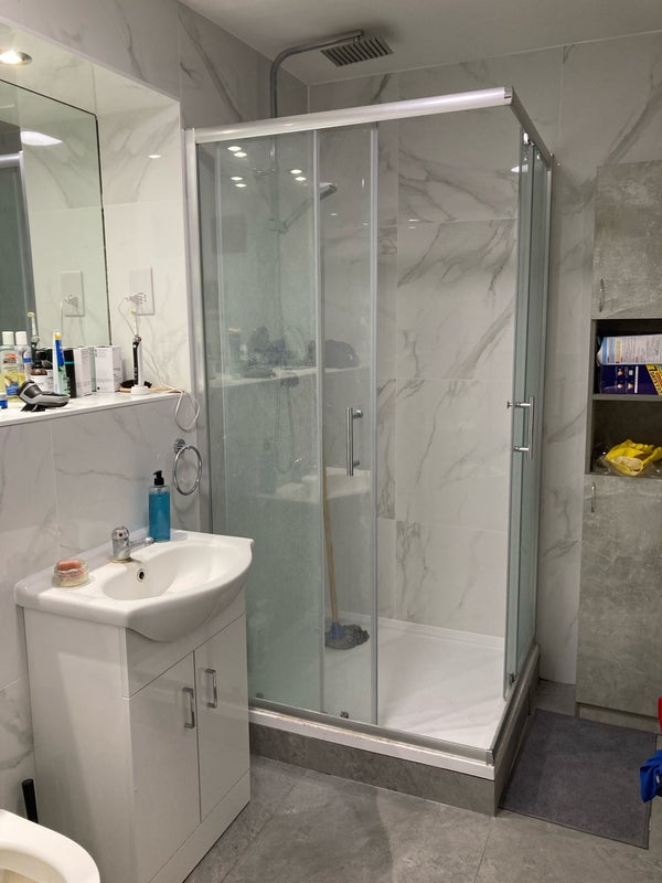 Photo 3: Bathroom 