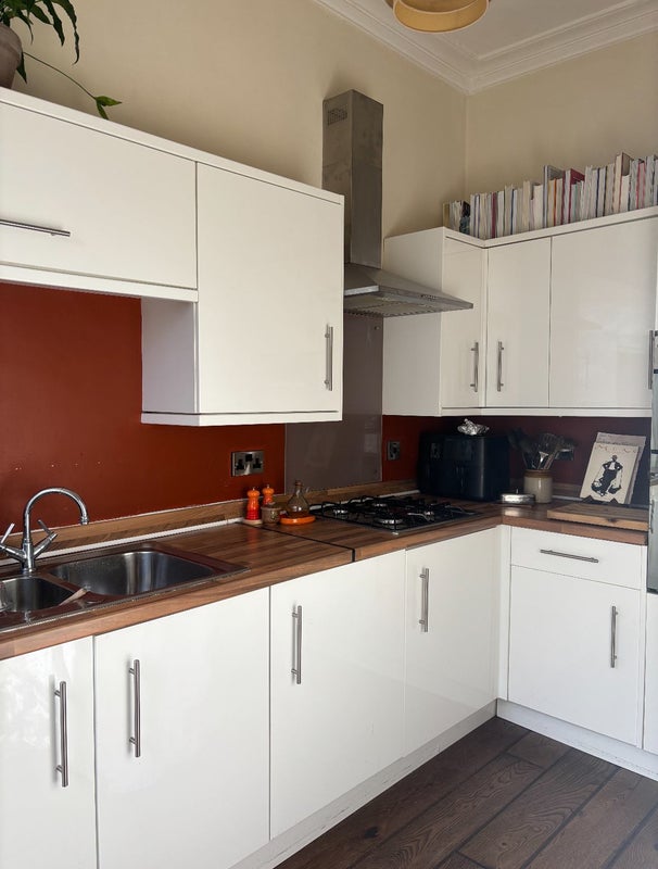 Photo 6: Kitchen