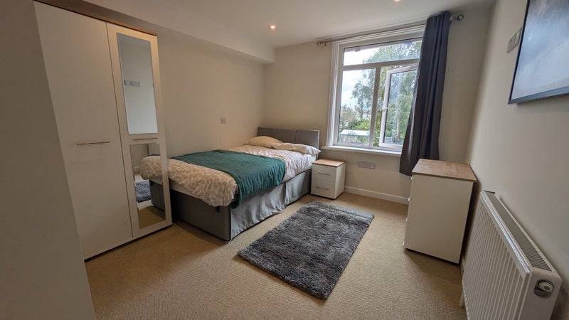 Photo 1: Room