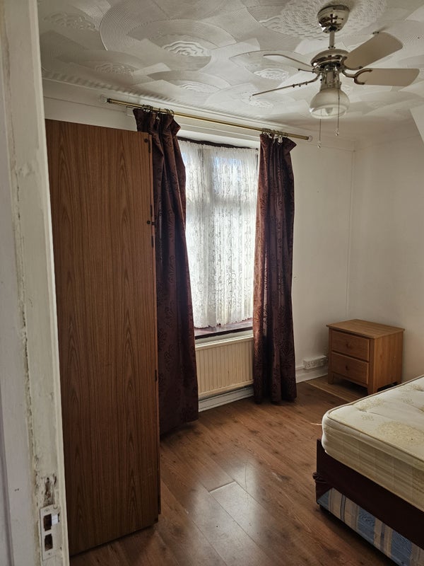 Photo 4: Double room