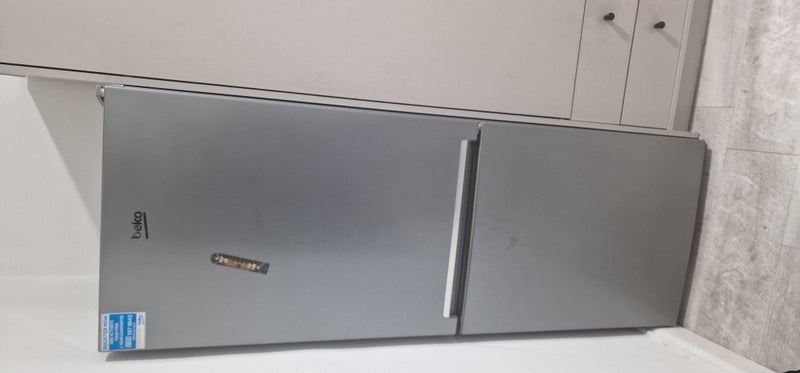 Photo 3: Fridge 