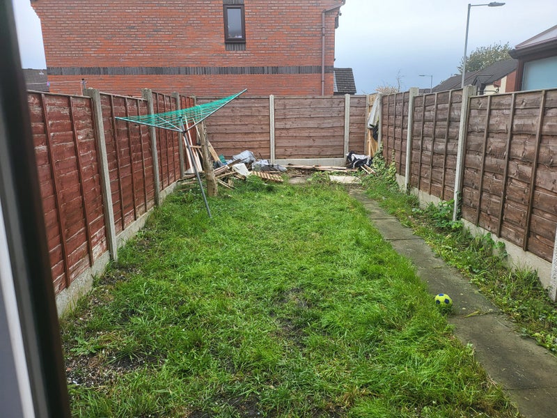 Photo 4: Garden