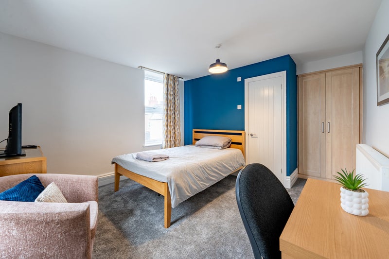 Photo 1: Room 3