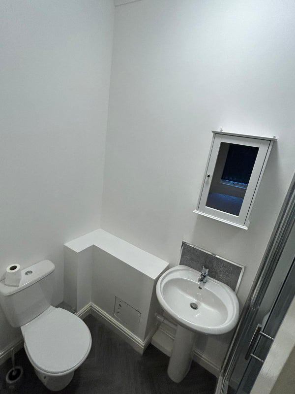 Photo 7: 