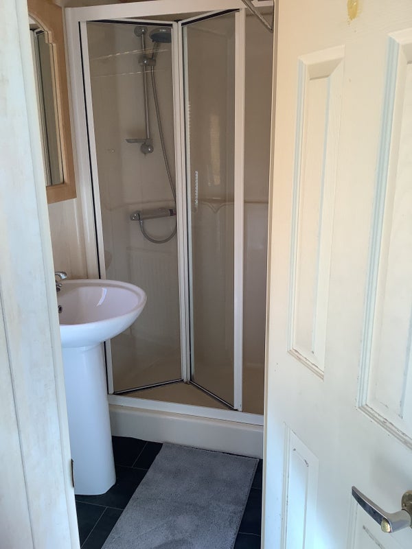 Photo 9: Shower room/ main bathroom 