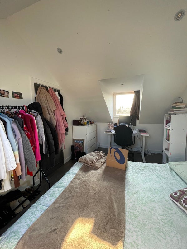Photo 3: 