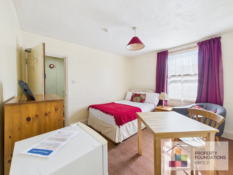 Photo 1: Room 3 - Available beginning of Jan 26