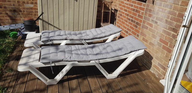 Photo 1: Patio lounge in the garden