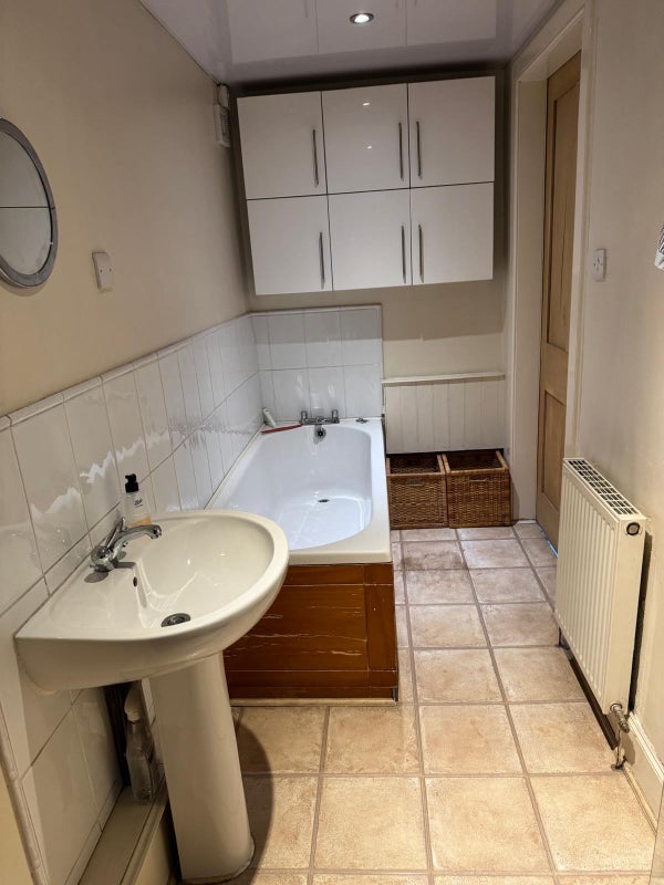 Photo 6: Bathroom