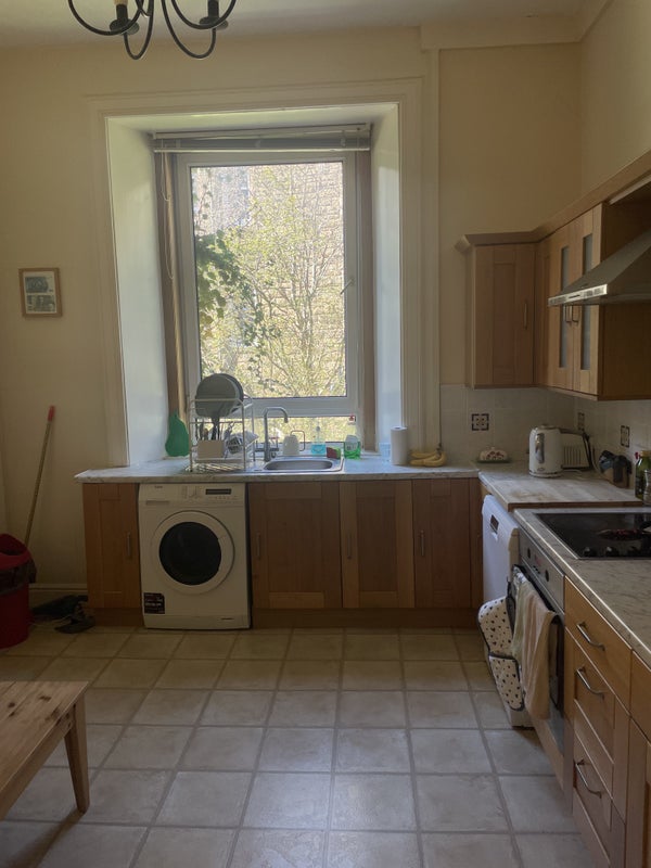 Photo 6: Kitchen
