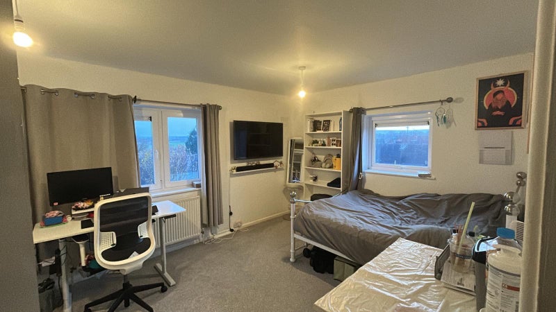 Photo 1: Room (Yours)