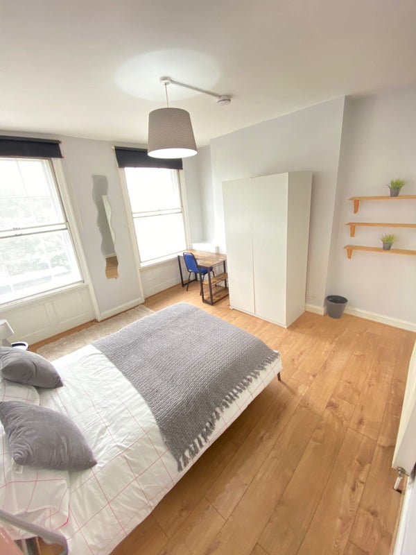 Photo 1: Massive double room £250.00 per week all bills included.