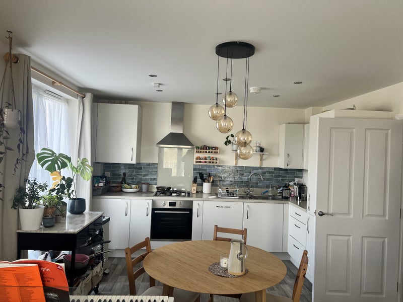 Photo 7: Kitchen