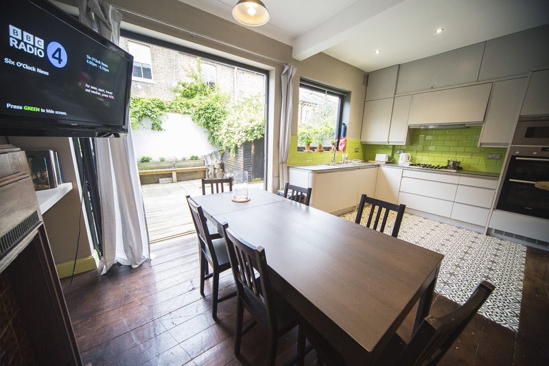 Photo 1: Modern Kitchen Diner