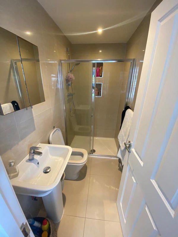 Photo 2: Ensuite