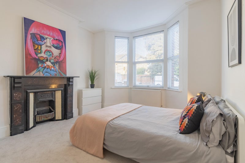 Photo 1: LARGE DOUBLE BEDROOM