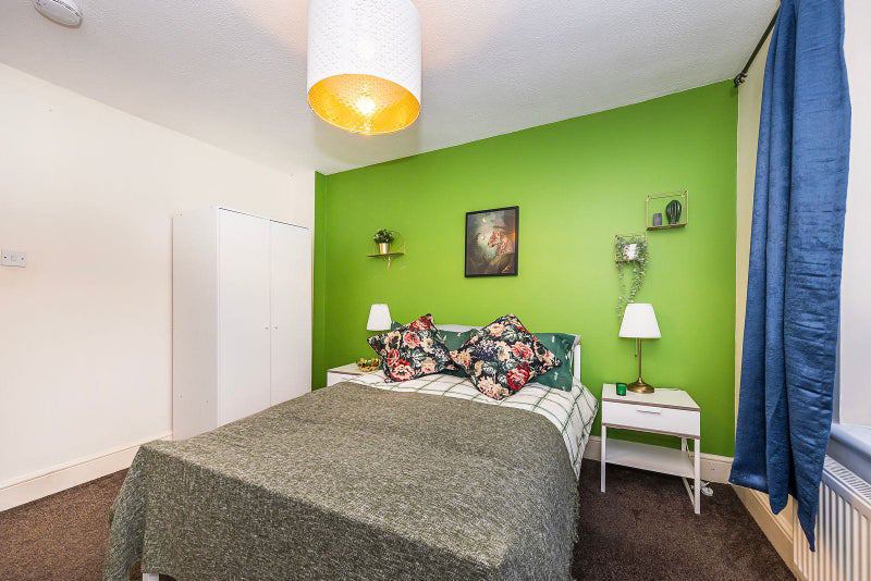 Photo 1: Room